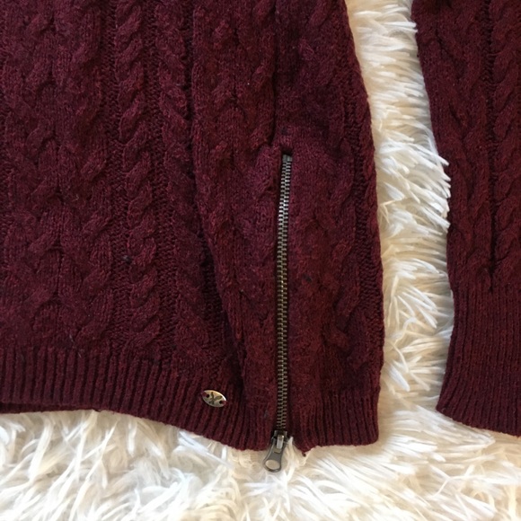 𝗠𝗮𝗿𝗼𝗼𝗻 𝗦𝘄𝗲𝗮𝘁𝗲𝗿 - Picture 2 of 9